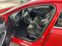 Gebraucht Volvo V40 Kinetic 190 PS (139 kW) 2014 Rot Kombi