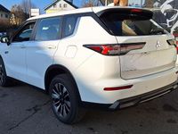 Neu Mitsubishi Outlander P-HEV Inform 306 PS (225 kW) 2026 Weiss Kombi