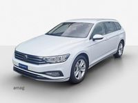 Gebraucht VW Passat Elegance 200 PS (147 kW) 2023 Gletscherweiss metallic Kombi