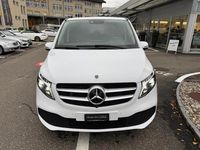 Gebraucht Mercedes V220 163 PS (119 kW) 2023 Weiss Van / Kleinbus