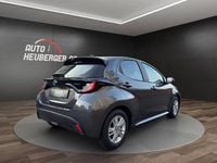 Neu Toyota Yaris Hybrid Comfort 116 PS (85 kW) 2025 Grau Limousine