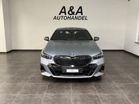 Gebraucht BMW 550e M Sport 489 PS (359 kW) 2025
