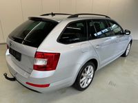 gebraucht Skoda Octavia Combi 2.0 TDI Elegance 4x4 DSG