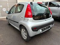 Gebraucht Peugeot 107 68 PS (50 kW) 2011 Kleinwagen