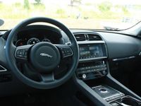 gebraucht Jaguar F-Pace 2.0d Prestige AWD Automatik