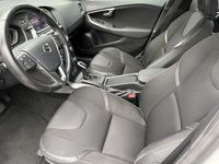 Gebraucht Volvo V40 Momentum 120 PS (88 kW) 2019 Weiss Limousine