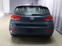 gebraucht Hyundai i30 Comfort 1.5 FL 81kW Klimaanlage, Sitzheizung, Lederlenkrad, Radio DAB, Freisprecheinrichtung, Tempomat, Lichtsensor, Einparkhilfe hinten, Nebelscheinwerfer, 16 Zoll Leichtmetallfelgen, uvm.