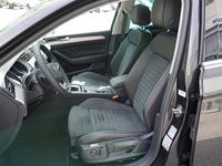 Gebraucht VW Passat Elegance 200 PS (147 kW) 2022 Grau Kombi