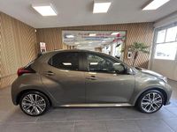 Neu Toyota Yaris Hybrid Premium 131 PS (96 kW) 2025 Braun Limousine