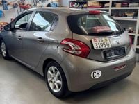Gebraucht Peugeot 208 Active 95 PS (69 kW) 2012 Kleinwagen