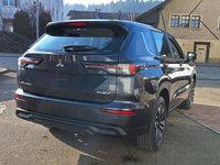 Neu Mitsubishi Outlander P-HEV Inform 306 PS (225 kW) 2026 Grau Kombi