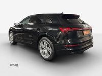 Gebraucht Audi e-tron Attraction 230 kW (313 PS) 2021 Mythosschwarz metallic SUV