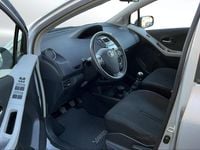 Gebraucht Toyota Yaris Sol 100 PS (73 kW) 2010 Silber Limousine