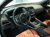 gebraucht Jaguar F-Pace 30t 2.0 Portfolio AWD Automatik