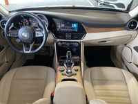 gebraucht Alfa Romeo Giulia 210 AT Q4 Veloce Lusso Beige