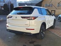 Neu Mitsubishi Outlander P-HEV Inform 306 PS (225 kW) 2026 Weiss Kombi