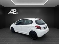 Gebraucht Peugeot 208 Signature Sky 82 PS (60 kW) 2019 Kleinwagen