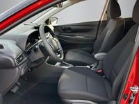 Neu Hyundai i20 100 PS (73 kW) 2025 Rot Limousine