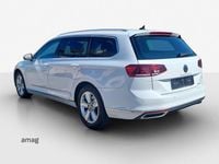 Gebraucht VW Passat Elegance 200 PS (147 kW) 2023 Blanc glacier métallisée Kombi