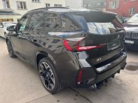 Neu BMW X1 Luxury Line 300 PS (220 kW) 2026 Schwarz SUV