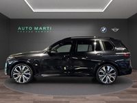 Neu BMW X7 M Sport 530 PS (389 kW) 2025 Schwarz metallic mét. SUV