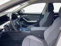 Gebraucht Skoda Superb Selection 150 PS (110 kW) 2024 Purity weiss, uni Kombi