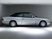 Gebraucht Mercedes E220 150 PS (110 kW) 1995 Silber Cabrio