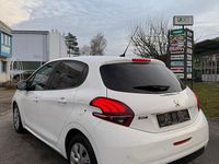 Gebraucht Peugeot 208 82 PS (60 kW) 2015 Kleinwagen