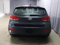 gebraucht Hyundai i30 Comfort 1.0 T-GDi 7DCT FL, DCT Automatikgetriebe, Klimaanlage, Sitzheizung, Lederlenkrad, Radio DAB, Freisprecheinrichtung, Lichtsensor, Tempomat, Einparkhilfe hinten, Nebelscheinwerfer, 16 Zoll Leichtmetallfelgen, uvm.