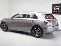 Gebraucht Mercedes A180 136 PS (100 kW) 2024 Rot Limousine