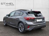 Neu Ford Focus ST-Line X 155 PS (114 kW) 2025 Grau Limousine