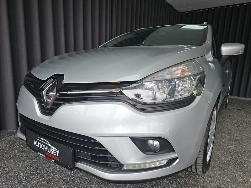 Sølvmetal Brugt 2017 Renault Clio GrandTour Zen Stationcar | 84.900 kr. (Fair pris) - Billede 1/4