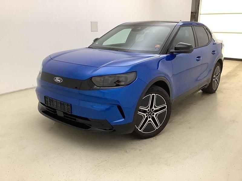 Blåmetal Brugt 2025 Ford Capri Extended Range SUV | 339.500 kr. (Fair pris) - Billede 1/4