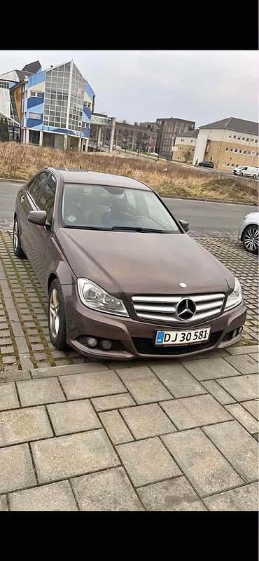Brun Brugt 2013 Mercedes C200 Sedan | 92.500 kr. (Fair pris) - Billede 1/3