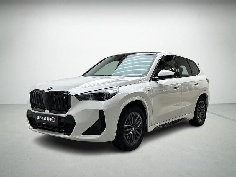Hvid Brugt 2022 BMW iX1 M Sport SUV | 359.900 kr. (Lidt for dyr) - Billede 1/4