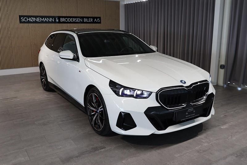 Hvid Brugt 2024 BMW i5 M Sport Sedan | 599.900 kr. (Fair pris) - Billede 1/4