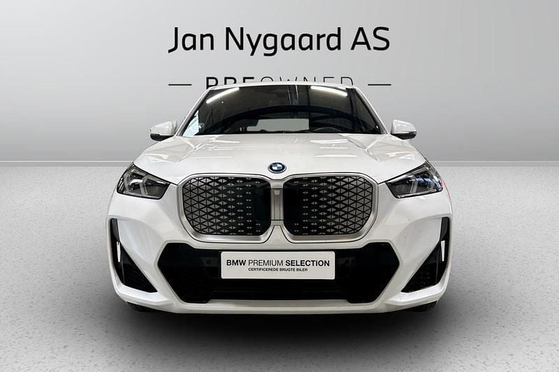 Hvidmetal Brugt 2024 BMW iX1 M Sport SUV | 359.900 kr. (Dyr) - Billede 1/4