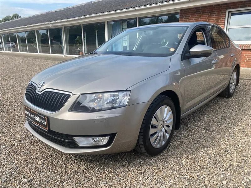 Cappuccino metalic Brugt 2017 Skoda Octavia Ambition Hatchback | 139.900 kr. (Lidt for dyr) - Billede 1/4