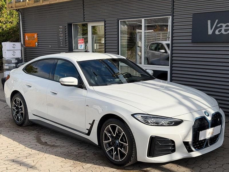 Hvid Brugt 2022 BMW i4 M Sport Sedan | 339.900 kr. (Super pris) - Billede 1/4