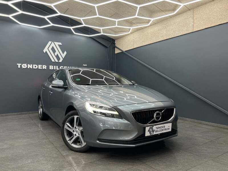 Sort Brugt 2015 Volvo V40 Momentum Stationcar | 149.500 kr. - Billede 1/4