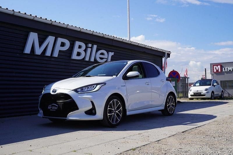 Hvid Brugt 2021 Toyota Yaris Hybrid H4 Hatchback | 199.700 kr. (Fair pris) - Billede 1/4