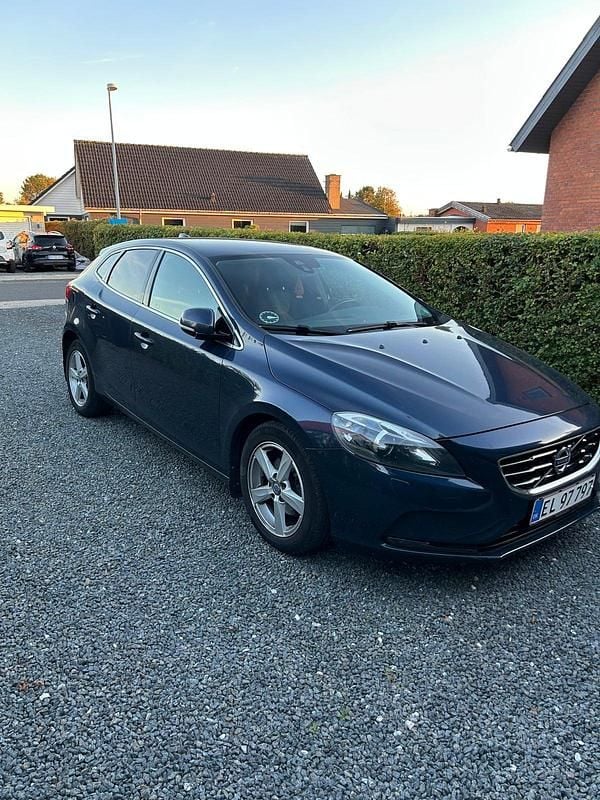 Blåmetal Brugt 2015 Volvo V40 Momentum Hatchback | 64.900 kr. (Super pris) - Billede 1/4