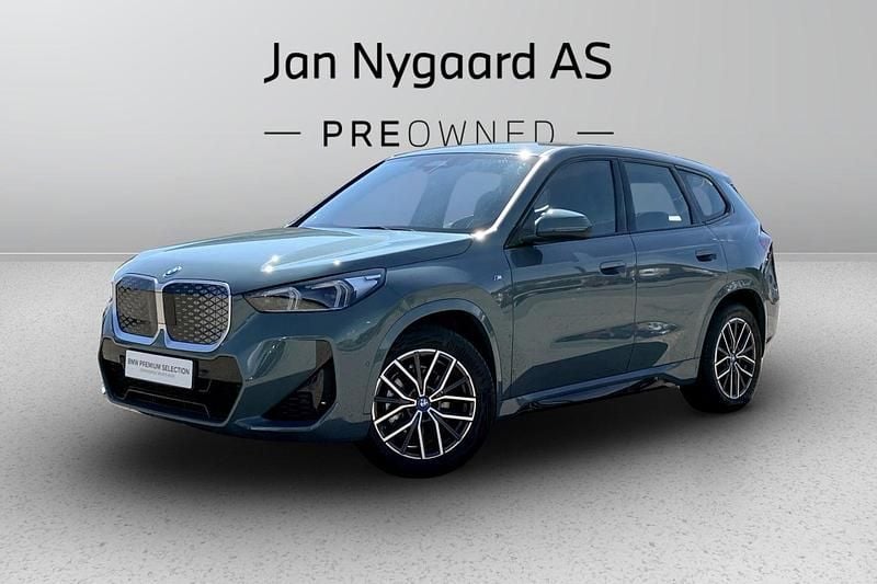 Grønmetal Brugt 2025 BMW iX1 M Sport SUV | 389.900 kr. - Billede 1/4