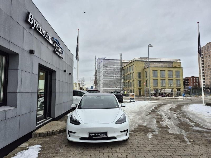 Brugt Tesla Model 3 RWD 239 kW (325 HK) 2022 Perlemorshvid Sedan