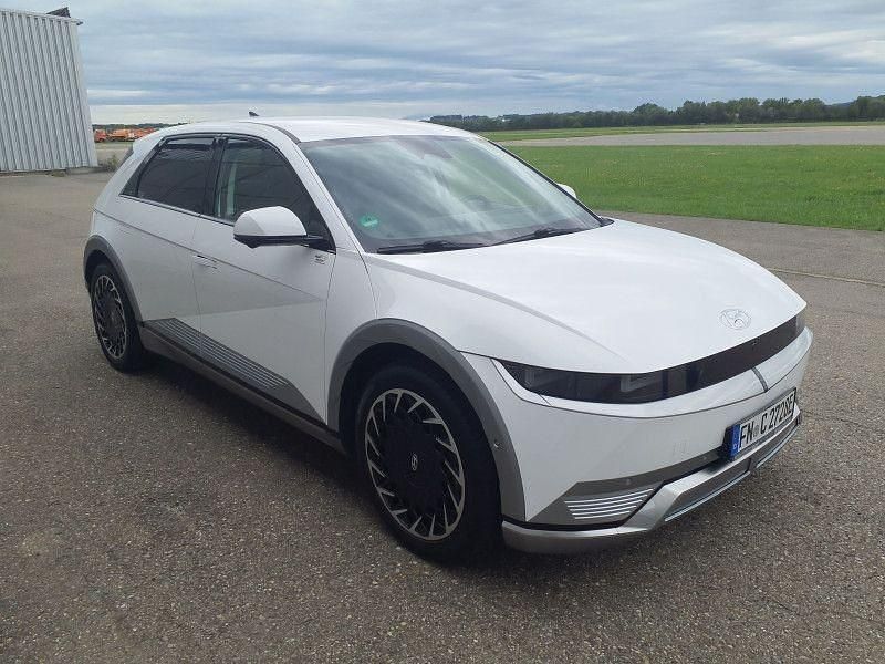 Farve ……………………………………………………………………. hvid Brugt 2021 Hyundai Ioniq 5 Ultimate SUV | 244.900 kr. (Fair pris) - Billede 1/3