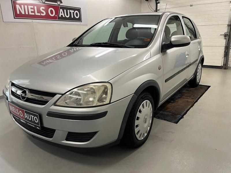 Sølvmetal Brugt 2005 Opel Corsa Comfort | 12.000 kr. - Billede 1/4