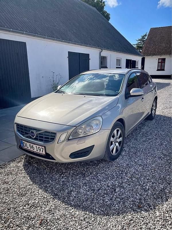 Grå Brugt 2012 Volvo V60 Stationcar | 62.000 kr. (God pris) - Billede 1/4