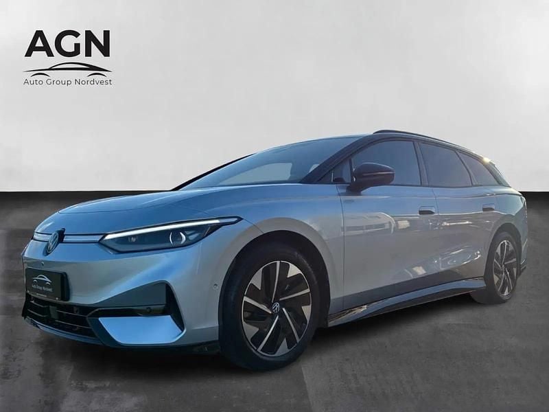 Sølvmetal Brugt 2025 VW ID.7 Style Stationcar | 439.500 kr. - Billede 1/4