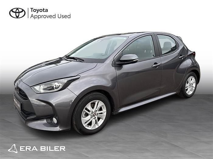 Ash grey Brugt 2022 Toyota Yaris Hybrid Active Hatchback | 194.900 kr. (Fair pris) - Billede 1/3