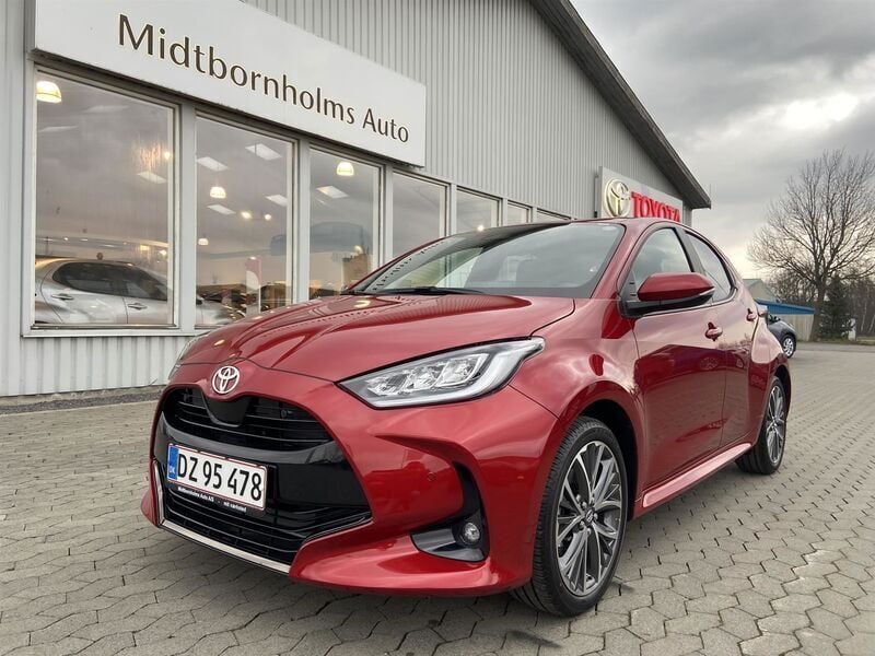 Flame red Brugt 2024 Toyota Yaris Hybrid Executive Hatchback | 269.900 kr. - Billede 1/3